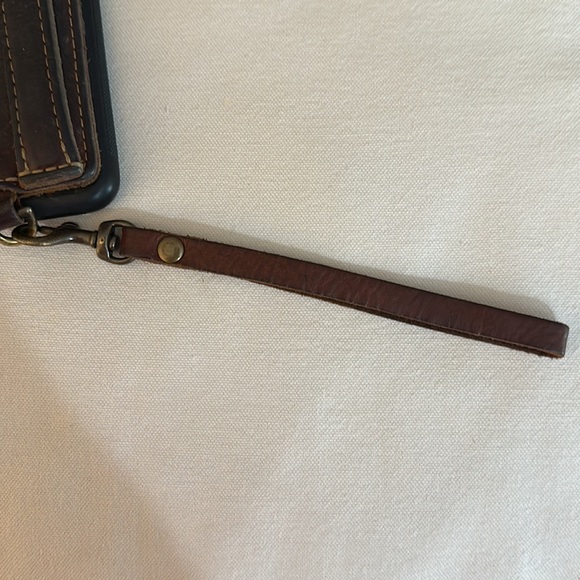 Holtz Leather iPhone 10x max. With wrist strap. Excellent condition. - Picture 8 of 9